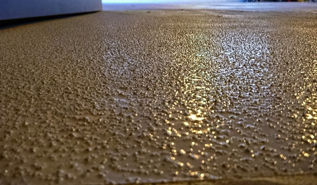 Textured non-slip coating